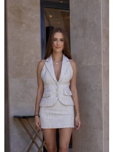   Fehér tweed női szett – elegáns mellény fazonú felső és miniszoknya, prémium női kosztüm